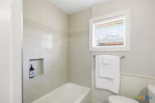 505 Suzanne St, Edna, TX 77957 - Photo 16