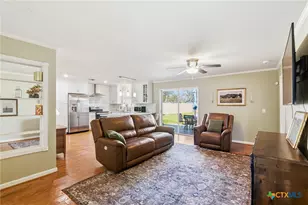 505 Suzanne St, Edna, TX 77957 - Photo 8