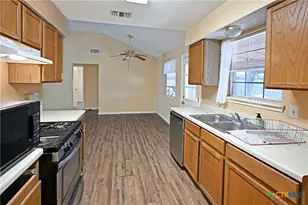 2229 Michigan St, New Braunfels, TX 78130 - Photo 6