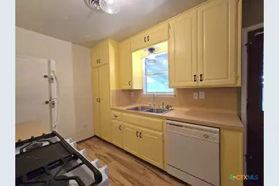 616 W Avenue E, Copperas Cove, TX 76522 - Photo 10