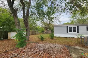 2105 E North St, Victoria, TX 77901 - Photo 8