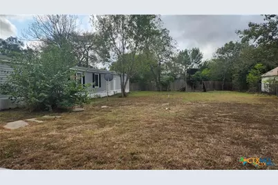 2105 E North Street, Victoria, TX 77901 - Photo 6