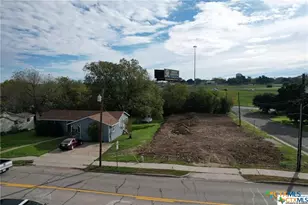 921 S Main St, Belton, TX 76513 - Photo 1