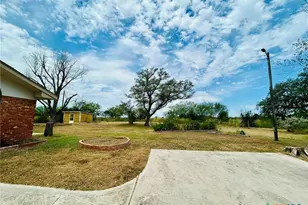 1040 S Hwy 80, Nixon, TX 78140 - Photo 30