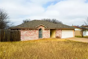 611 N 21st St, Copperas Cove, TX 76522 - Photo 2