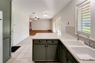 110 Fawn Dr, Victoria, TX 77905 - Photo 12