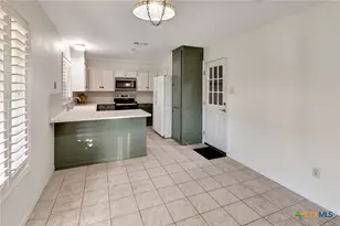 110 Fawn Dr, Victoria, TX 77905 - Photo 8