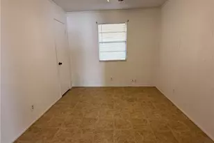 924 Pecan St, Seguin, TX 78155 - Photo 6