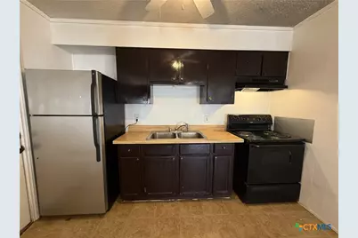 924 Pecan Street, Seguin, TX 78155 - Photo 4