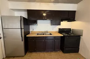 924 Pecan St, Seguin, TX 78155 - Photo 4