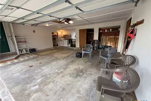 1019 E Gonzales St, Yoakum, TX 77995 - Photo 18