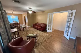 1019 E Gonzales St, Yoakum, TX 77995 - Photo 2