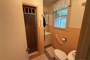 1019 E Gonzales St, Yoakum, TX 77995 - Photo 8