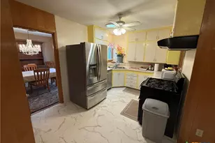 1019 E Gonzales St, Yoakum, TX 77995 - Photo 10