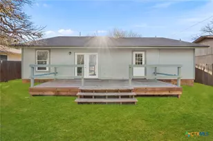 2016 Nevada St, San Marcos, TX 78666 - Photo 4