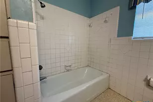 1209 W Ave A, Lampasas, TX 76550 - Photo 18