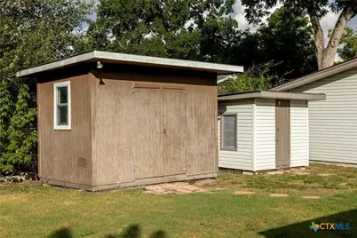 811 Nixon Street, Lockhart, TX 78644 - Photo 34