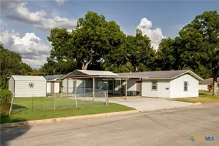 811 Nixon St, Lockhart, TX 78644 - Photo 46