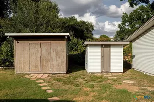 811 Nixon St, Lockhart, TX 78644 - Photo 30