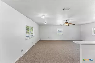 811 Nixon St, Lockhart, TX 78644 - Photo 16