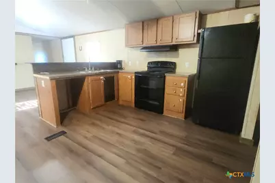 103 E Hickey Street, Yoakum, TX 77995 - Photo 6