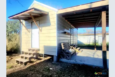 103 E Hickey Street, Yoakum, TX 77995 - Photo 4