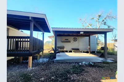 103 E Hickey Street, Yoakum, TX 77995 - Photo 2