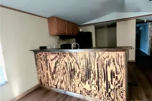 103 E Hickey St, Yoakum, TX 77995 - Photo 10