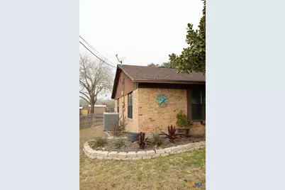 904 Carroll Dr., Yoakum, TX 77995 - Photo 2