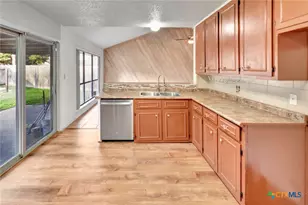 808 Taos Dr, Victoria, TX 77904 - Photo 10