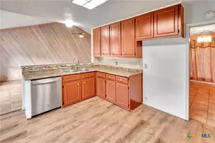 808 Taos Dr, Victoria, TX 77904 - Photo 10