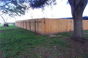 184 Russell Rd, Victoria, TX 77904 - Photo 18