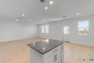 140 Green Berets Bnd, Jarrell, TX 76537 - Photo 10