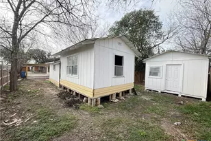 416 Avenue C, Seguin, TX 78155 - Photo 12