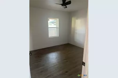 955 University Lane, Seguin, TX 78155 - Photo 16