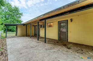 955 University Ln, Seguin, TX 78155 - Photo 20