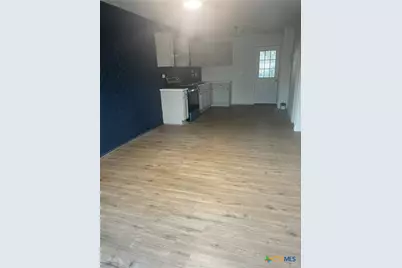 955 University Lane, Seguin, TX 78155 - Photo 4