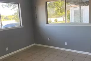 955 University Ln, Seguin, TX 78155 - Photo 10