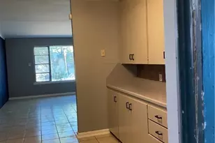 955 University Ln, Seguin, TX 78155 - Photo 8