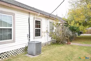 120 Haviland St, Port Lavaca, TX 77979 - Photo 6