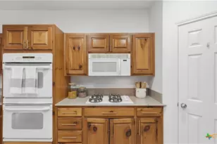 308 Elmwood Dr, New Braunfels, TX 78130 - Photo 14