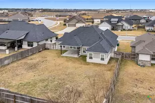 104 Beacon Ln, Victoria, TX 77904 - Photo 10