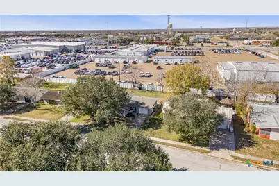 4805 Lilac Lane, Victoria, TX 77904 - Photo 32