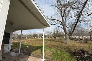 316 W Seideman St, Seguin, TX 78155 - Photo 12