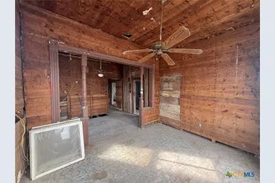 316 W Seideman Street, Seguin, TX 78155 - Photo 8