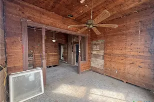 316 W Seideman St, Seguin, TX 78155 - Photo 8