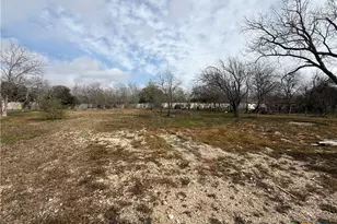 316 W Seideman St, Seguin, TX 78155 - Photo 14