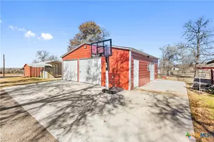 470 Lyon Rd, Seguin, TX 78155 - Photo 4