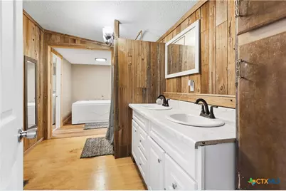 470 Lyon Road, Seguin, TX 78155 - Photo 18