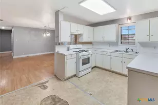 4002 Callis St, Victoria, TX 77901 - Photo 10